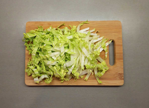 Салат с крабовыми палочками и пекинской капустой